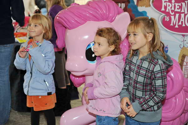 KidsDay-WIHS3-10-30-10-DSC_8247-KidsDay-DDeRosaPhoto.JPG