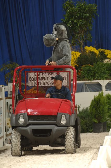 08-WIHS-BarnNight-10-27-05-DDPhoto.JPG