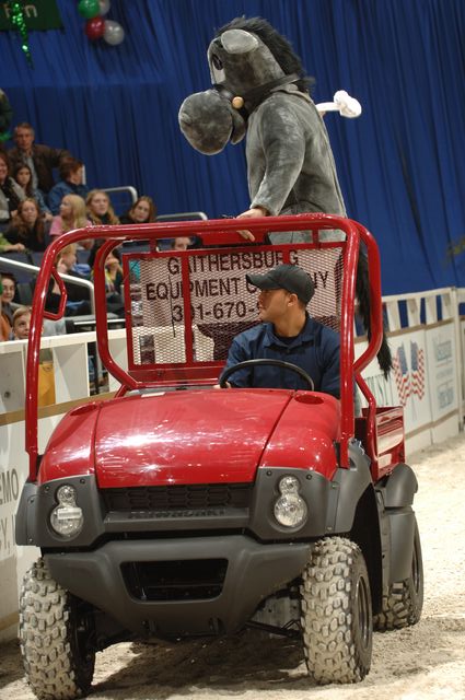 09-WIHS-BarnNight-10-27-05-DDPhoto.JPG
