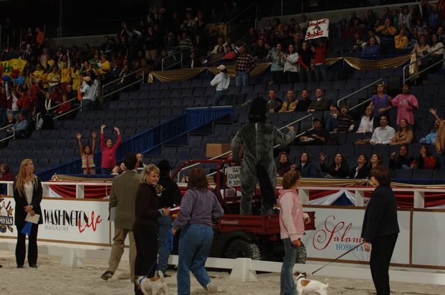 27-WIHS-BarnNight-10-27-05-DDPhoto.JPG