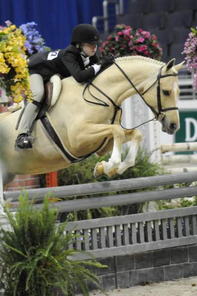 WIHS-10-25-09-LgPnyStke-DSC_2403-Losander'sCamelot-IsabelleCaccamise-Ponies-DDeRosaPhoto.jpg
