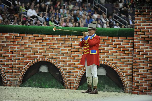 WIHS-10-23-09-DER_7598-Ringmaster-JohnFranzreb-DDeRosaPhoto.jpg