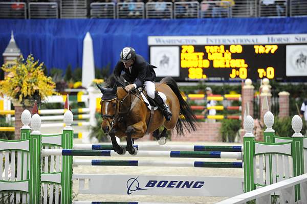 WIHS-10-24-10-PresCup-DSC_0936-MoetWalk-DavidBeisel-DDeRosaPhoto.jpg