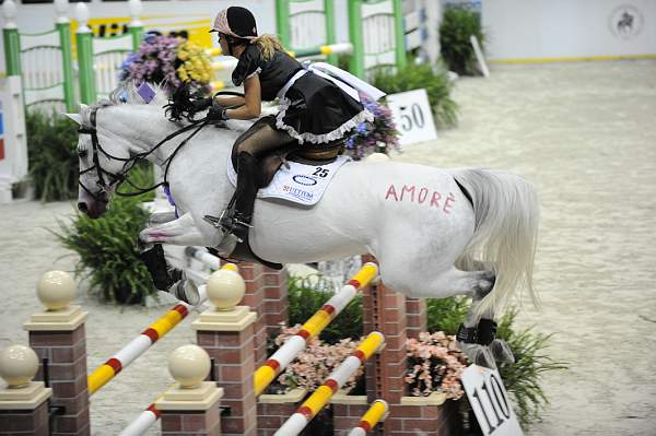 WIHS-10-22-09-Gamblers-DSC_6986-SkaraGlen'sNaikyD'Elca-CandiceKing-DDeRosaPhoto.jpg