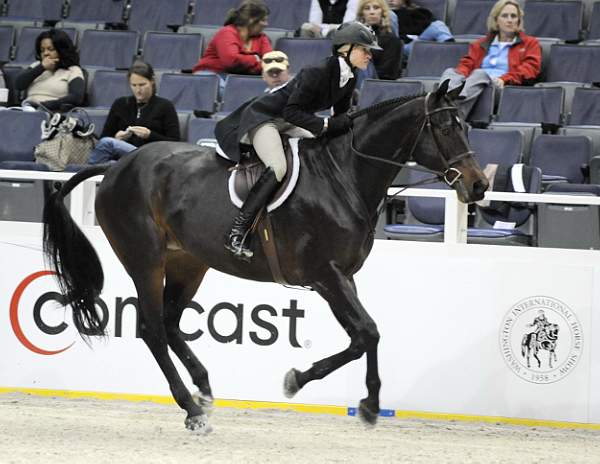 WIHS-10-21-09-DSC_2722-Pavarotti-TerriKessler-Sponsors-Comcast-DDeRosaPhoto.jpg