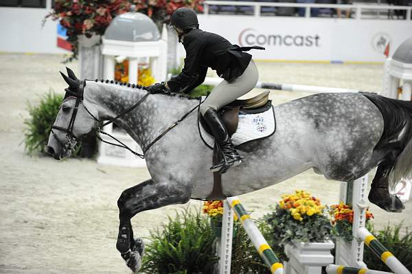 WIHS-10-21-09-DSC_3936-A-OJpr-Seraldo-ClaraLindner-Sponsors-Comcast-DDeRosaPhoto.jpg