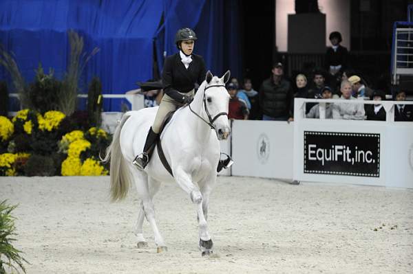 WIHS-10-20-09-DSC_0777-SilverTide-EmmaLeonard-Sponsors-EquFit-DDeRosaPhoto.jpg