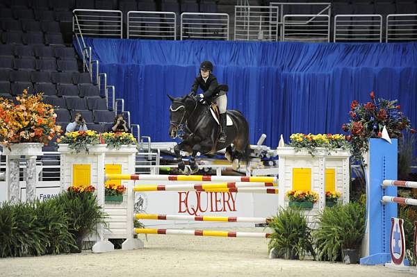 WIHS-10-23-10-JrJpr-DER_6311-Talent-LucyBlundon-Sponsors-Equiery-DDeRosaPhoto.jpg