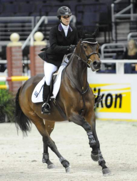 WIHS-10-21-09-AdultJprCh-DSC_3407-MissKitty-KatherineEdgell-Sponsors-Nikon-DDeRosaPhoto.jpg
