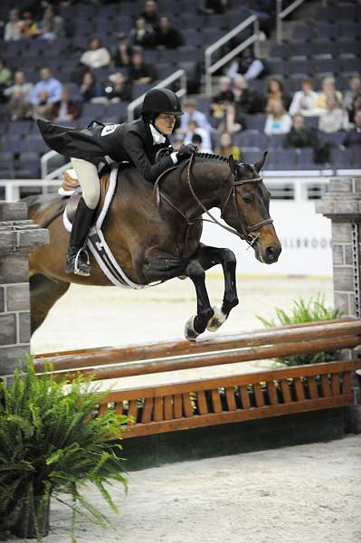 WIHS-10-20-09-DSC_0791-FrontRow-TaylorSchmidt-DDeRosaPhoto.jpg