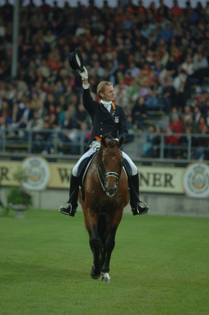 053-WEG-8-26-06-_DeRosaPhoto.JPG