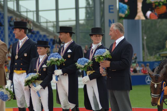 179-WEG-TeamDressageAwards-8-23-06-_DeRosaPhoto.jpg