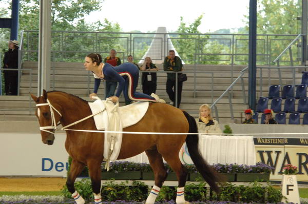 093-WEG-Vaulting-8-24-06-&copy;DeRosaPhoto.jpg