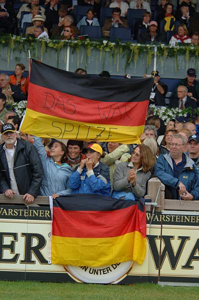 1006-WEG-8-25-06-Flags-DeRosaPhoto.jpg