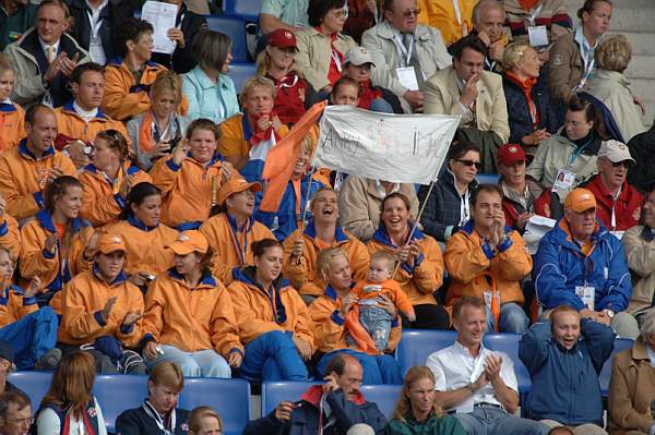 1045-WEG-8-22-06-Flags-DeRosaPhoto.jpg