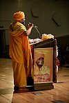 Gurudev-10-4-15-7878-DDeRosaPhoto