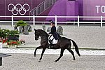 OLY-2020-DRESSAGE-GP FREESTYLE-7-28-21-7983-135-CARL HESTER-EN VOGUE-GBR-DDEROSAPHOTO